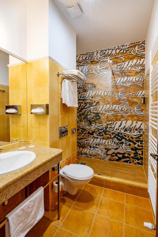 Hotel Golden Eagle Levice Extérieur photo