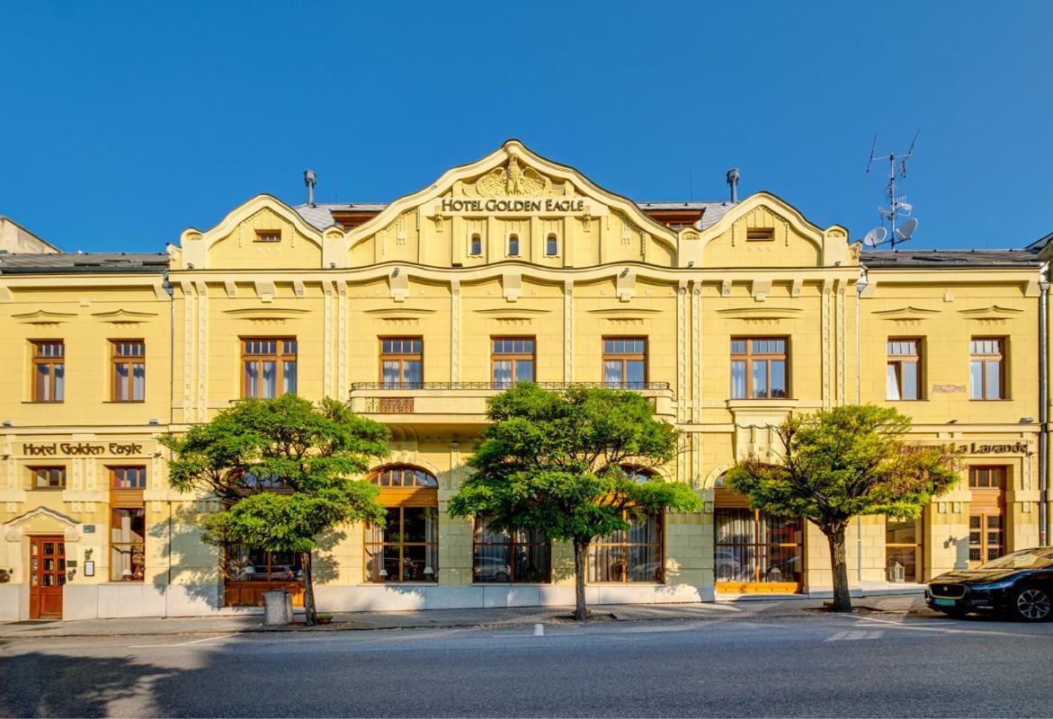 Hotel Golden Eagle Levice Extérieur photo