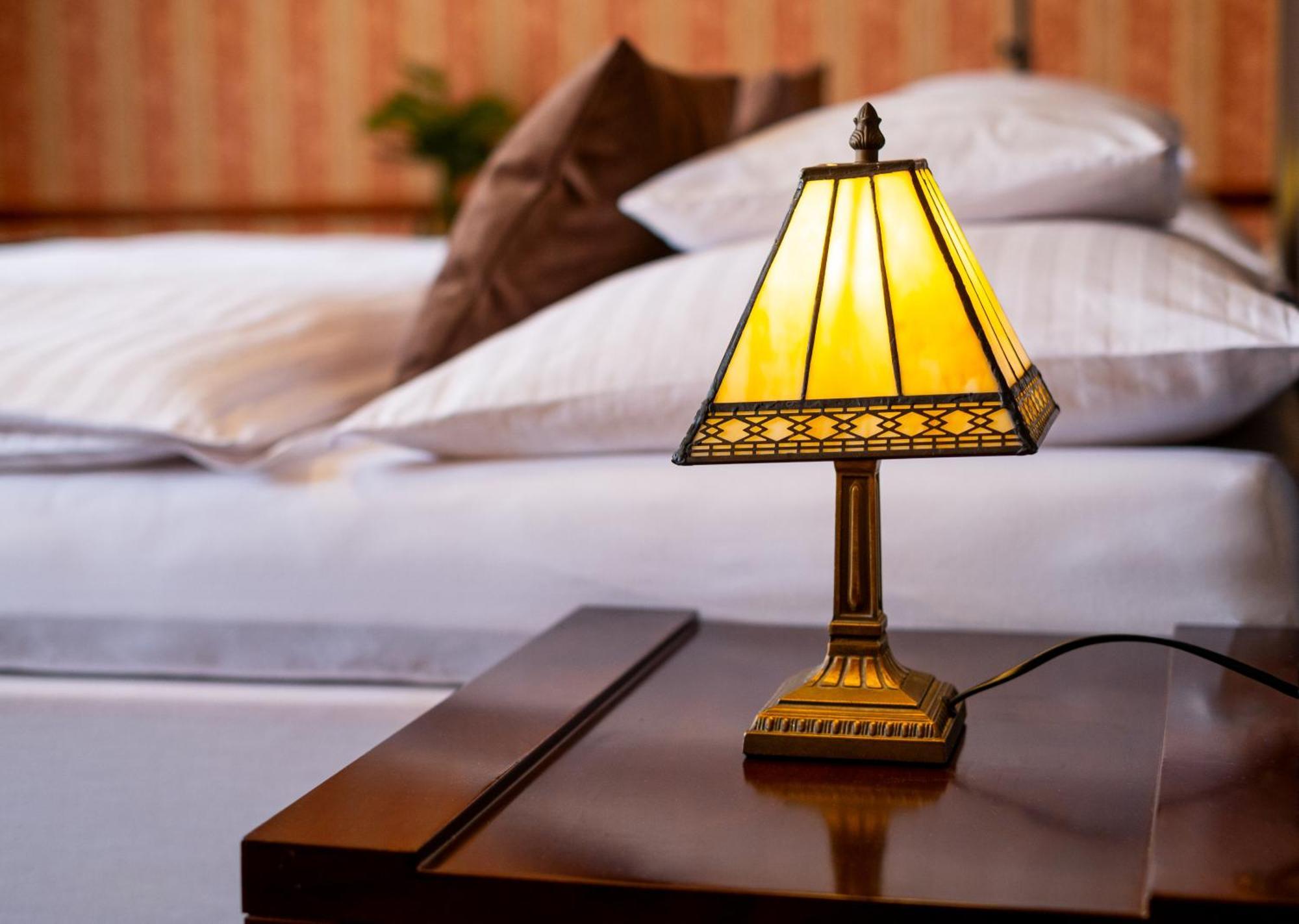 Hotel Golden Eagle Levice Extérieur photo