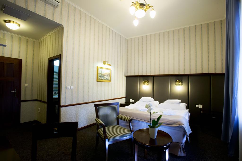 Hotel Golden Eagle Levice Chambre photo